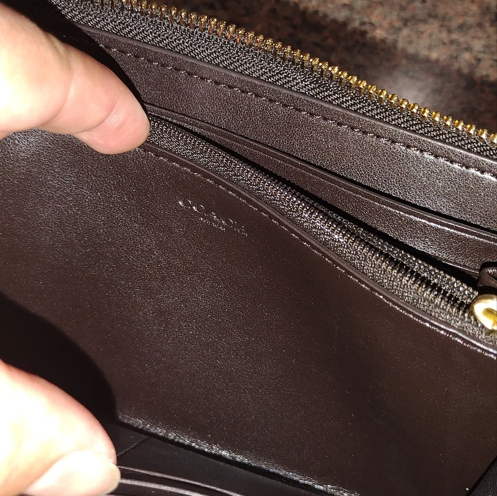 NWT Coach SiG C C Zip  around Wallet